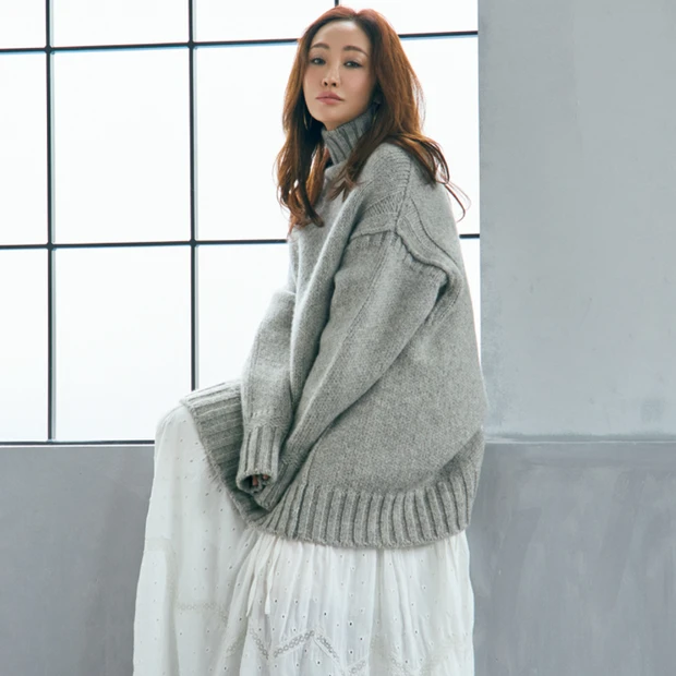 【神崎 恵の恋させる瞬間】タートルニットに似合うメイクって？