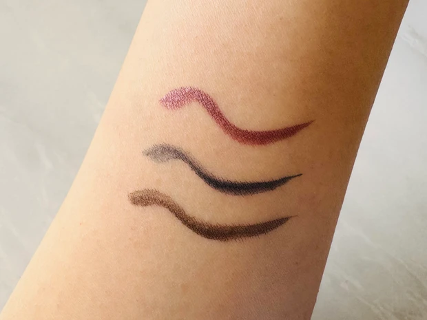 CANMAKEのトキメキトゥインクルアイライナーのスウォッチ