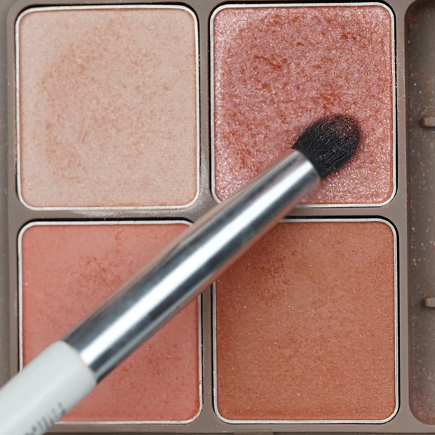 アイメイクの手順４