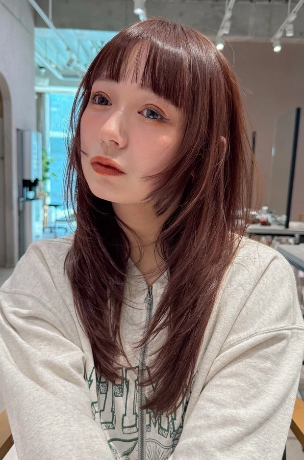 髪型　セミロング　レイヤー　セミロングヘア　前髪あり　サイド