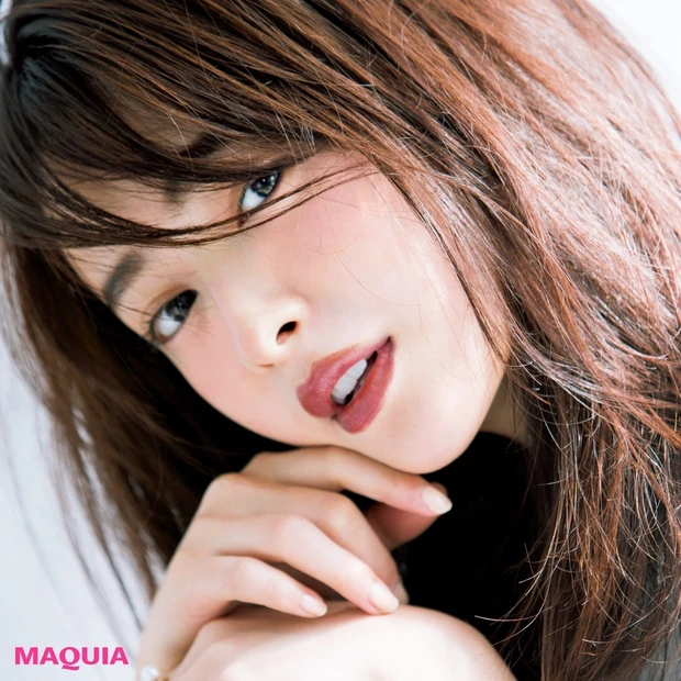 イエローを足すだけでたちまち洗練顔に！ダークリップの応用メイクテクニック