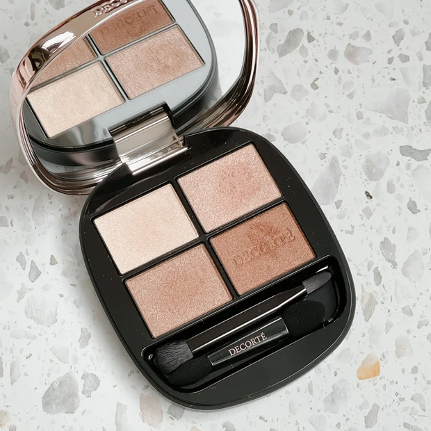 ブルベ夏おすすめ デパコスアイシャドウ コスメデコルテ 01 Rosy Brown