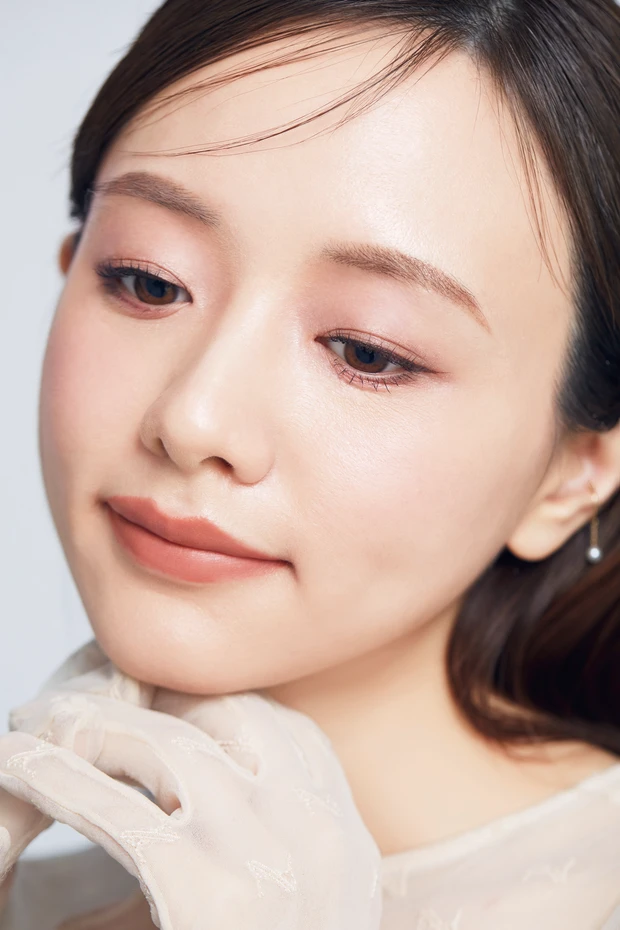 森香澄さんの最新メイク ルナソル アイカラーレーションNでお洒落まぶたに