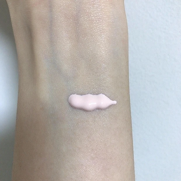 これからの季節、強い味方になる！
「飲む」×「塗る」のダブルで紫外線対策！
【アスタリフト サプリメント ホワイトシールド】
【アスタリフト D-UV クリア ホワイトソリューション】 _3_1