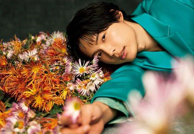 松村北斗さんインタビュー「イケてない部分は性格、肝っ玉の部分」。では、カッコいいところは？