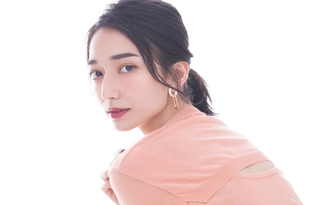 シンプルなヘアアレンジこそベースづくりが鍵! ウェット&ドライな質感で今っぽ髪に<動画つき!>
_12