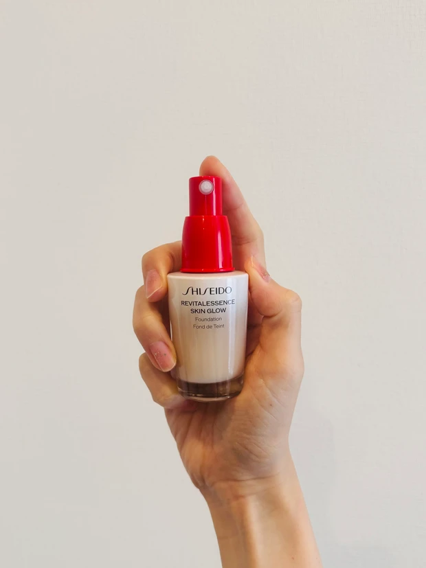 SHISEIDOのエッセンス スキングロウ ファンデーション