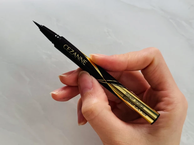 セザンヌの極細アイライナーEXプラス