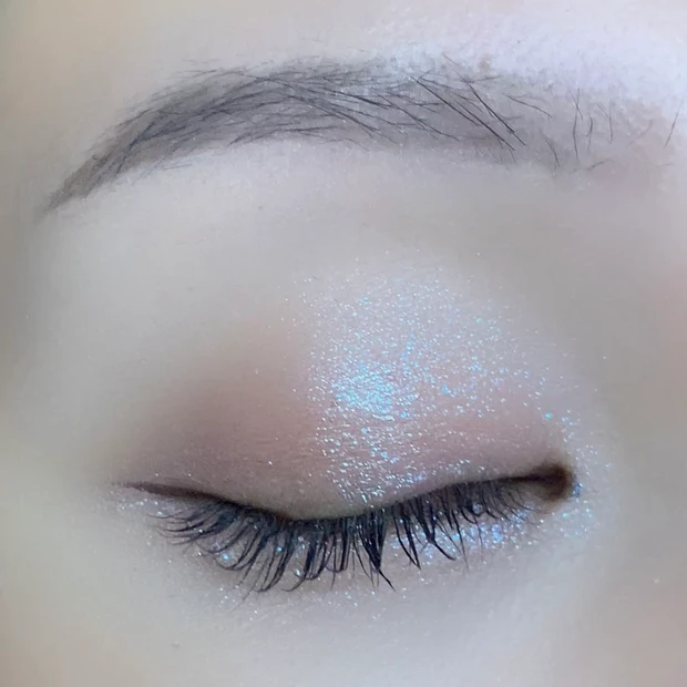 シュウウエムラ クラッシュド ジェム アメジストレイン メイク使用イメージ