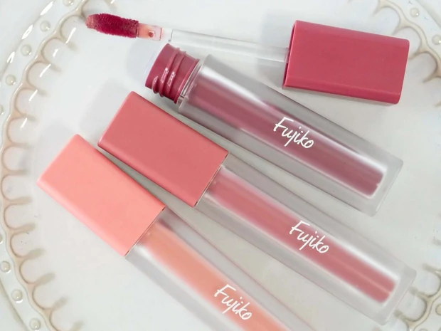 フジコ初となるマットリップをスウォッチ！ 水分が逃げない処方で色落ちもしにくい