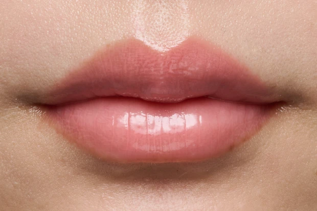 プチプラリップ　ブルベ夏　ヴィセ エッセンス プランプバーム PK881 スウォッチ