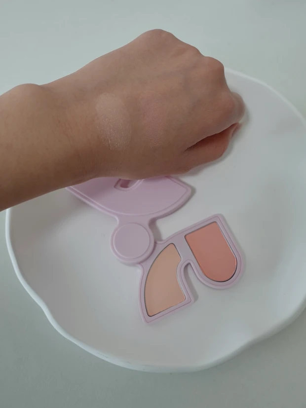 【可愛すぎる!】韓国発2色構成のカラーブレンドチークが使える!_1