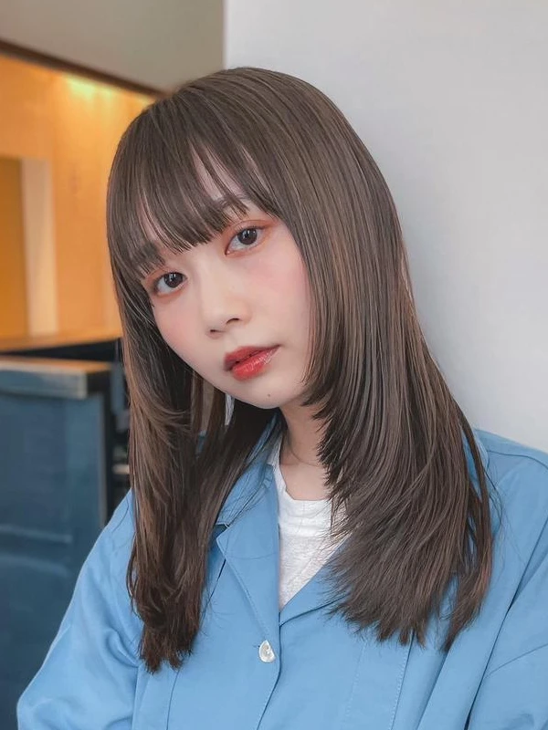 顔まわり レイヤー ミディアム 　韓国風　カジュアルミディアム