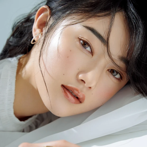 河北裕介さんの美人印象メイク！ 地味顔さんは赤みブラウンで柔らかな彫りを