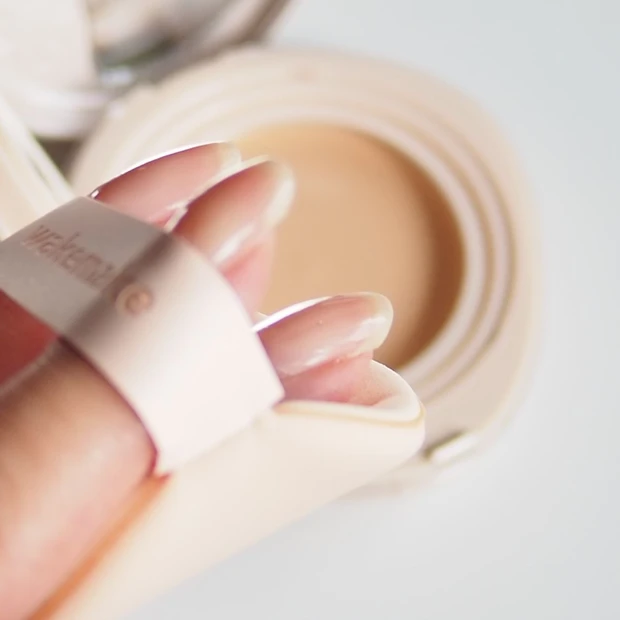 「WAKEMAKE ウォーターグロウコーティングバーム」のパフ