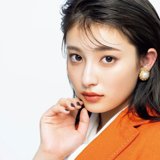 美容感度高めの赤リップマニア・吉川 愛さんの2021年ベスト推しコスメを…