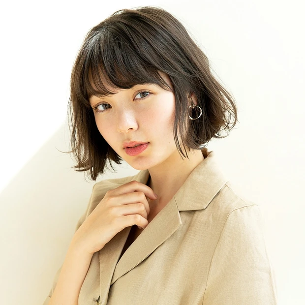ダークカラーでも重く見えない! 大人にちょうどいい上品カジュアルボブ