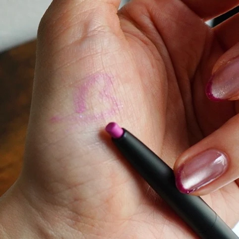 Celvoke シュアネス アイライナーペンシル 17 ピンクオプティミストのスウォッチ