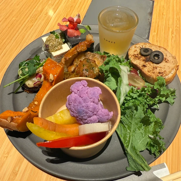 THREE スリー キッチン ミッドタウン日比谷 走る!マキアサロン