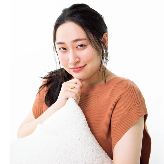 オンラインでやりがちNGは？ 美人に見える角度&表情を徹底研究！