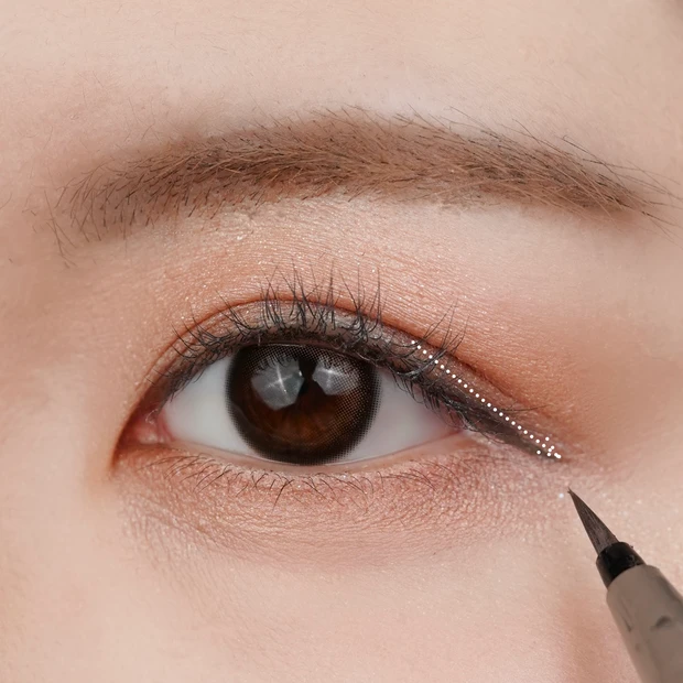 アイライナーの引き方