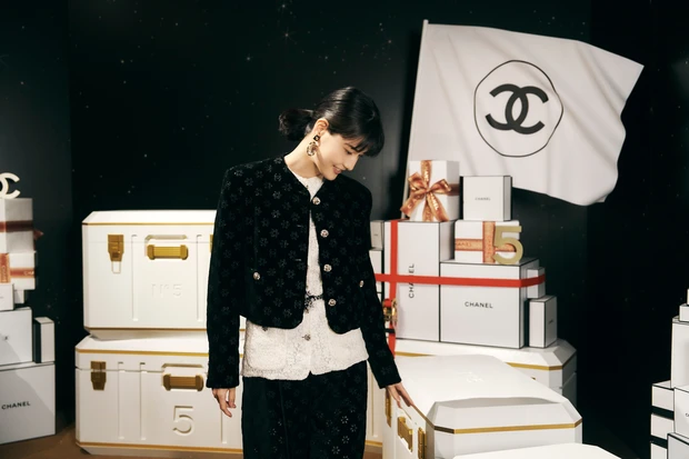 シャネルの宇宙ステーションが登場！ ホリデー コレクションの世界観を体感できる、期間限定の特別イベントが開催中_7_2