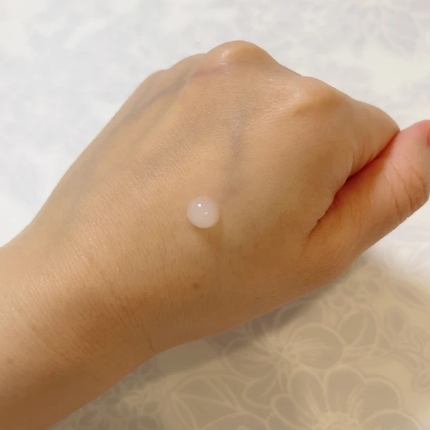 リポソーム アドバンスト リペアアイセラムのテクスチャー①