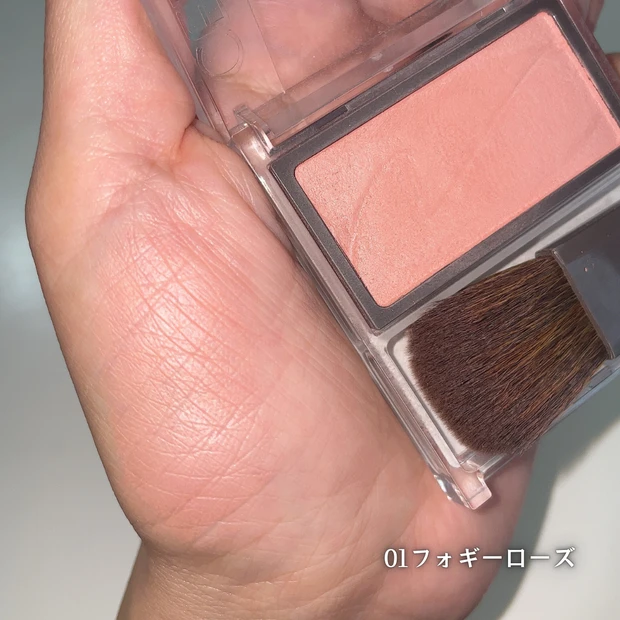 チークブラッシュ 01フォギーローズ