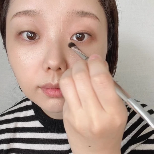 【イエベ春向けメイク】ファミマで買えるプチプラコンビニコスメsopo（ソポ）アイパレット 01 ストロベリーチョコレートで作る、甘いだけじゃないビターなピンクメイク【20％オフセール中!!】_5_3