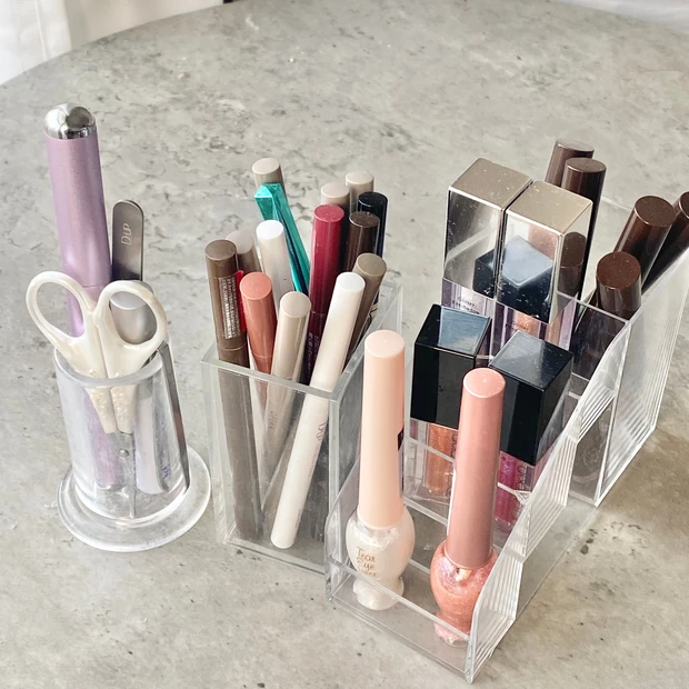 大公開！美容インフルエンサーのリアルな【コスメ収納】。無印良品・100均・IKEAのグッズを駆使して、化粧品をまとめるコツ。_10_2