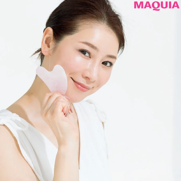 奇跡の美貌は「かっさ」のおかげ!? 水谷雅子さん50歳のお風呂美容を公開