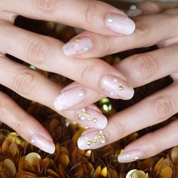 シアーなマットホワイトがシック! 大人のクリスマスネイル【ギ☆のセルフネ…