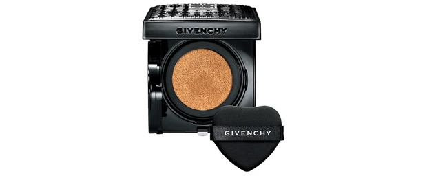 プリズム・リーブル・スキンケアリング・グロウ・クッション SPF45・PA+++ 全6色 12g ¥9240/パルファム ジバンシイ