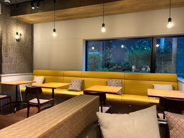 BEYOND SWEETSの店内①