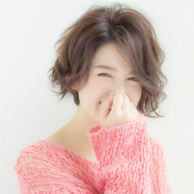 ふわくしゅニュアンスのショートボブは、ラベンダーアッシュで大人っぽ可愛く…