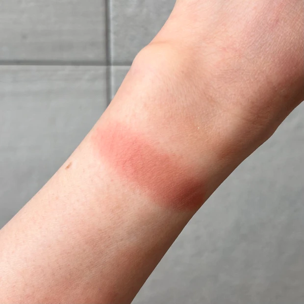 SUQQU ブラーリングカラーブラッシュ 想紅-OMOIKURENAI