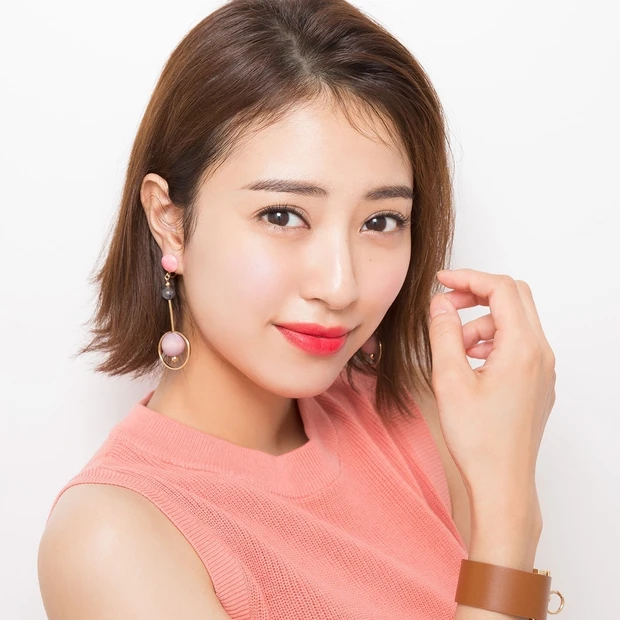 唇にのせる量の調節が肝心！ 失敗しないリキッドルージュの塗り方