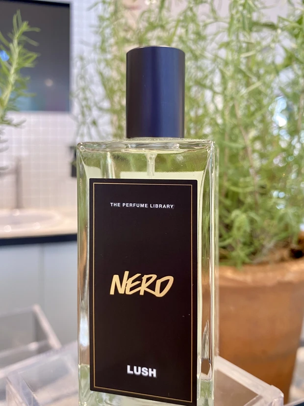 オンラインですぐ完売した香水。_2_1