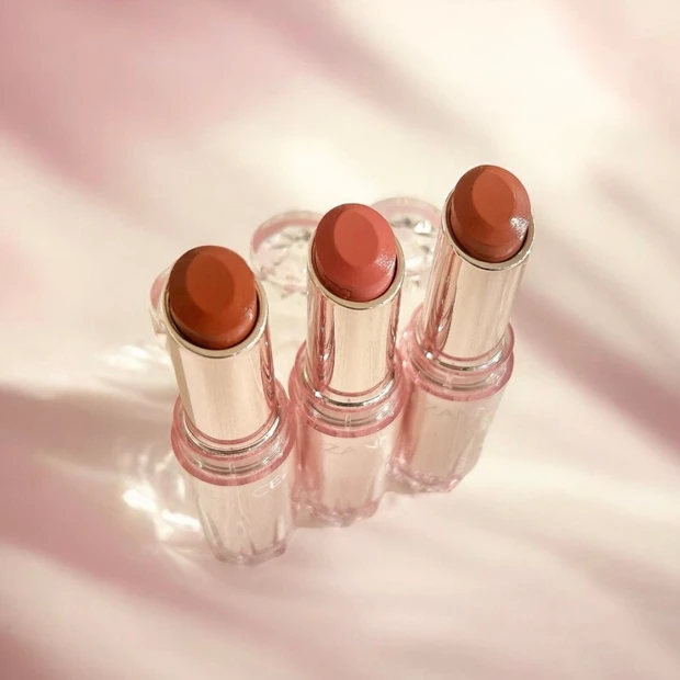 【全色比較】セザンヌの落ちないリップ！ラスティンググロスリップNイエベ、ブルベに合う色は？