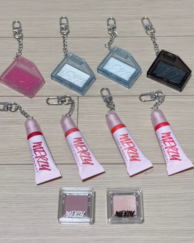 MERZY daiso ダイソー コスメ 化粧品 リップ チーク アイシャドウ キーリング コスメ プチプラ 韓国 korea