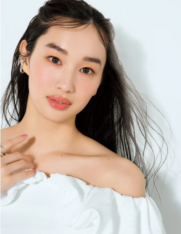 面長　遠心　キリンタイプ　メイク　丸み