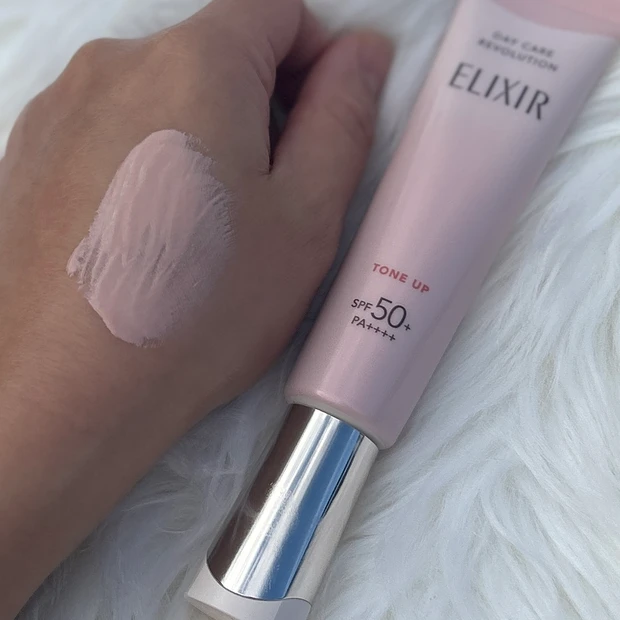 【エリクシール】バズりコスメ、実際どう？使い方・落とし方・注意点まで正直レビュー「デーケアレボリューショントーンアップ」色味・テクスチャーは？