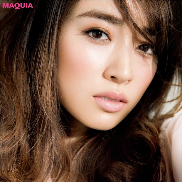 質感重視のアイメイク! ドラマティック顔さんの目元にジュエリー級のきらめ…