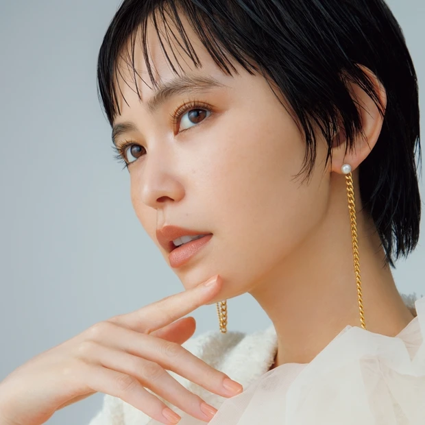 一周回って黒マスカラが新鮮！ ヌーディアイを引き立てる、ツヤのあるSEN…