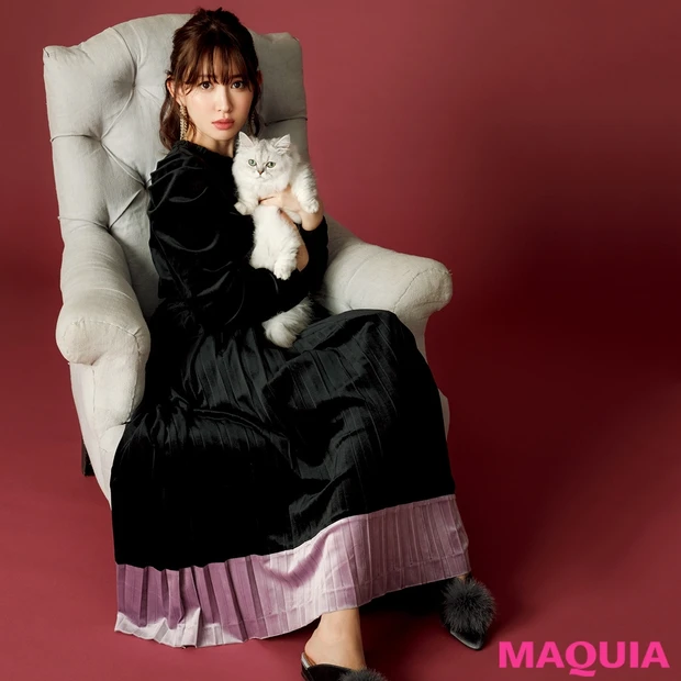 こじはるが着こなす！ レトロモダンなセットアップはカーキラインで変化球を