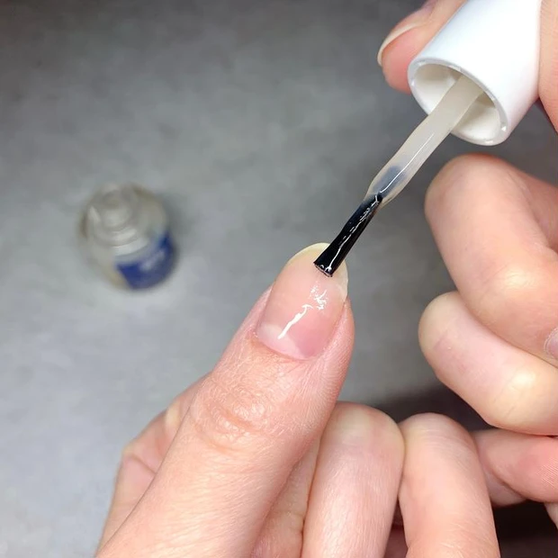 セルフネイル 自爪 亀裂 亀裂対処法 ネイルケア 爪補強