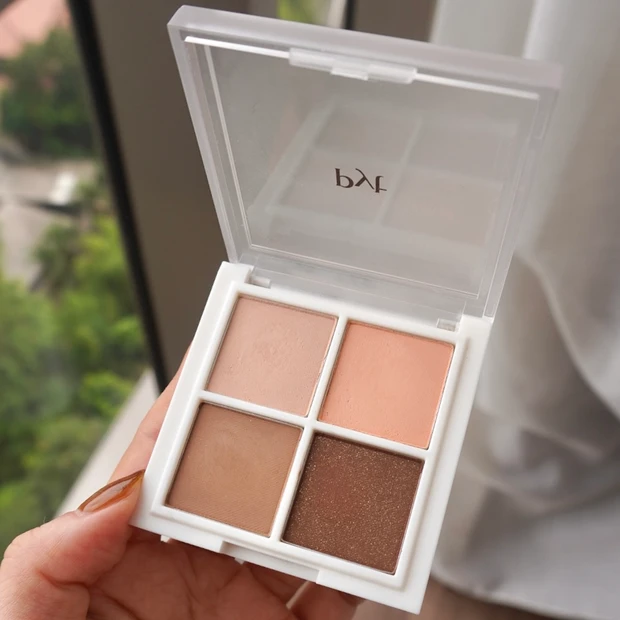 Pyt（ピュット） ニンチ アイパレット 01 ミュートブラウン（2,260円）