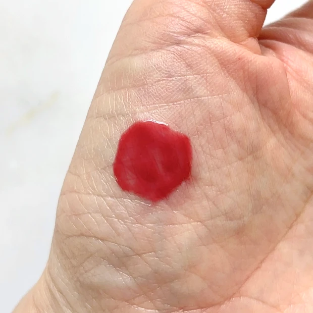 Her lip to BEAUTY「LIP TO LOVE SERUM」02 LADY REDのスウォッチ