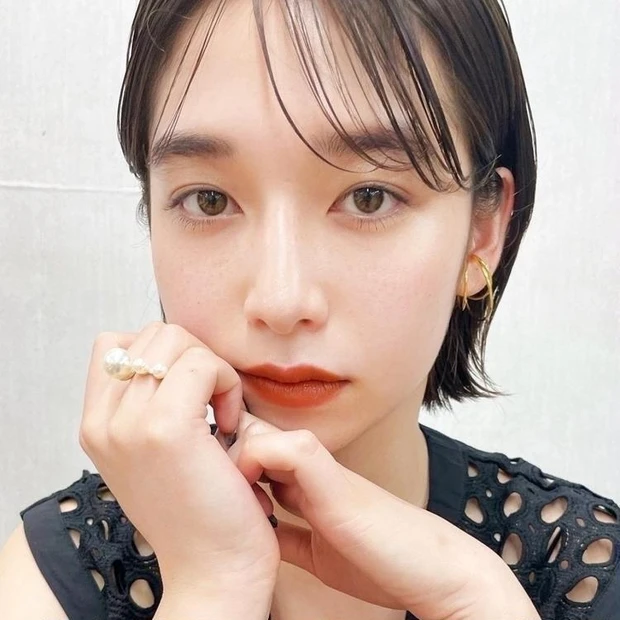 ボブ 30代 40代 ヘアスタイル 暗めカラー 前髪あり