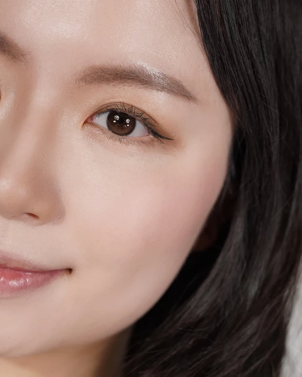 表紙メイク　チーク　デイジーク